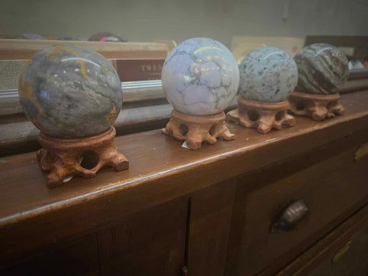 Wooden Sphere Holder